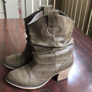🔥🔥Charles Albert women’s boots 👢